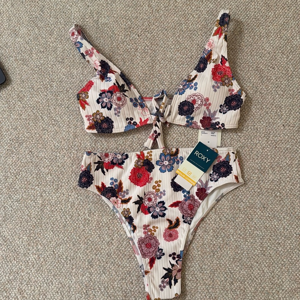 Roxy swimming suit, size M